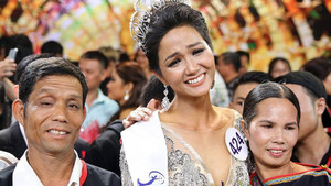 Khen thưởng đột xuất tân Hoa hậu Hoàn vũ Việt Nam H’Hen Niê