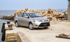 Toàn thị trường ô tô xuống dốc, Toyota vẫn đạt doanh số kỷ lục