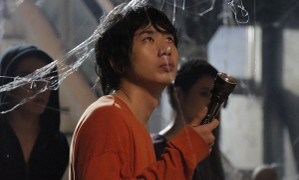 Tuấn Trần cùng dàn diễn viên ‘đứng tim’ với bối cảnh của phim kinh dị ‘Xưởng 13’