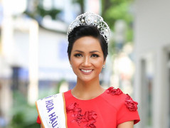 H'Hen Niê: 'Cát-xê cao nhất tôi từng nhận là 16 triệu đồng, thấp nhất là 0 đồng'