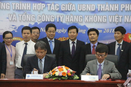 Lễ ký kết thỏa thuận hợp tác giữa Vietnam Airlines và thành phố Đà Nẵng