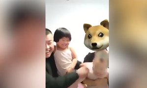 Lưu giữ khoảnh khắc hài hước của cả gia đình bằng trào lưu biến hình, tại sao không?