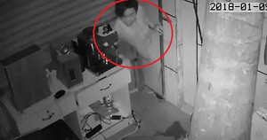 Clip: Trộm khoét tường, chui vào nhà khoắng đồ như phim ở Đồng Nai
