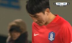 Video: Bắt chước Công Phượng, cầu thủ Hàn Quốc bẽ mặt trước U23 Việt Nam