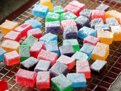 Hãi hùng món kẹo dẻo 'đắm chìm' trong phẩm màu và hóa chất cho trẻ nhỏ