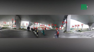 Choáng váng với ngã tư có tới 37 cột đèn giao thông ở Trung Quốc