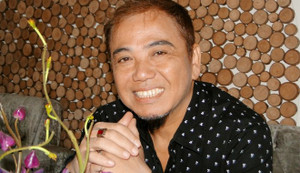 Danh hài Hồng Tơ: 'Tôi từng phải ngủ trên thớt thịt ngoài chợ'