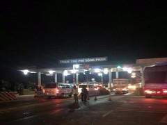 Trạm BOT Sông Phan ùn tắc sau 6 giờ thu phí trở lại