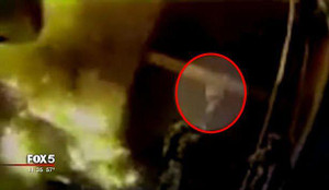 Video: Cháy nhà, bố mẹ tuyệt vọng ném con sơ sinh từ tầng 3 xuống và phép màu xảy ra