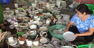 Nhà người yêu có giỗ, cô gái than trời vì một mình phải rửa hết 'núi' bát đĩa