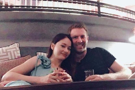 Diễn viên Lan Phương hạnh phúc khi được bạn trai người Anh cầu hôn
