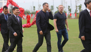 Giám đốc lò đào tạo của tỷ phú Phạm Nhật Vượng thành HLV trưởng ĐT Xứ Wales