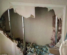 Video: Phát hiện 'núi tiền' trị giá 225 tỷ đồng chất đống trong tường nhà