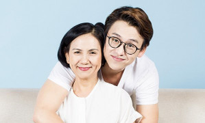 Mẹ Quang Bảo trẻ trung tham gia dự án riêng của con trai