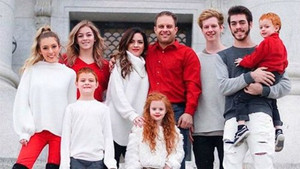 Quá trẻ trung, bà mẹ 7 con bị nhầm là chị em song sinh của con gái 23 tuổi