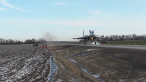 Video: Đối phó tình huống khẩn cấp, tiêm kích Nga hạ cánh ngay trên đường cao tốc