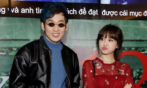 Tuấn Trần cười tít mắt khi Hari Won bất ngờ xuất hiện