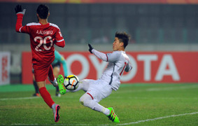 Dừng hình màn đấu quả cảm làm 'đứng tim' người hâm mộ của U23 Việt Nam