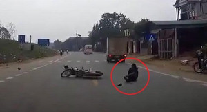 Clip: Pha tai nạn 'thần chết ngủ quên' ngoạn mục ở Phú Thọ