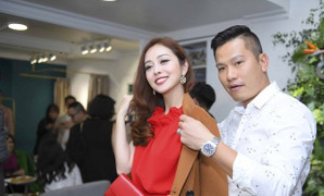 Jennifer Phạm được chồng chăm sóc chu đáo tại sự kiện