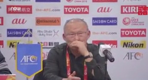 Video: HLV Park Hang Seo bật khóc, nghẹn ngào nhớ mẹ già, con thơ