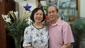 Ông ngoại của năm: Sáng nào cũng đạp xe qua 4 nhà, gửi quà cho các cháu