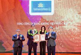 Vietnam Airlines lọt Top 10 doanh nghiệp xuất sắc nhất Việt Nam