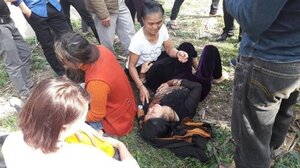 Ô tô nổ lốp lao xuống vực, 5 người thoát chết kỳ diệu