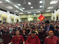 Trực tiếp: Sinh viên Hà thành kéo đến kín hội trường cổ vũ U23 Việt Nam