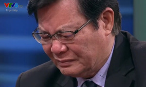 Quá tự hào, Chủ tịch Hội đồng HLV Quốc gia bật khóc trên sóng truyền hình