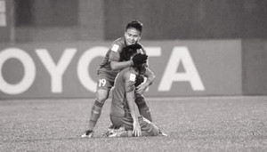 Tuyển thủ U23 Việt Nam nén nỗi đau mất người nhà, xả thân vì danh dự Tổ quốc