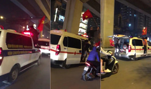 Clip: CĐV trèo lên cả xe cứu thương, cuồng nhiệt ăn mừng chiến thắng