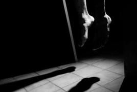 Nam thanh niên chết trong tư thế treo cổ trong vườn cao su