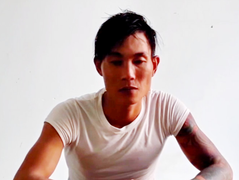 Kề dao vào cổ chủ nhà, nam thanh niên giở trò đồi bại, cướp tài sản