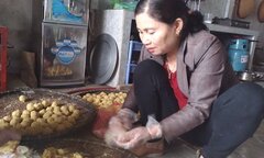 Làng Tranh Khúc tất bật bánh chưng bán Tết