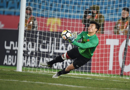 Video: Bắt thế này, Bùi Tiến Dũng chắc chắn xuất sắc nhất U23 châu Á