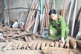 Tìm thấy đạn pháo còn nguyên đầu đạn tại cơ sở thu mua phế liệu