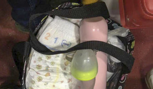 Mắc bệnh động kinh, bé gái 6 tháng tuổi bị bố mẹ bỏ rơi trong đêm