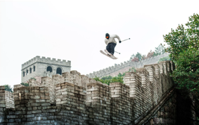 Video: Người đàn ông có thể trượt tuyết trên mọi địa hình