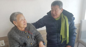 Mẹ HLV Park Hang Seo khóc nghẹn, muốn sang Việt Nam gặp con trai