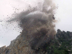 Nổ mìn khai thác đá, 4 người thương vong