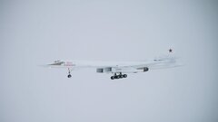 Video: Thiên nga trắng Tu-160 'xé toạc' màn sương, bay ở độ cao cực thấp
