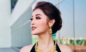 Á hậu Huyền My diện váy khoét sâu táo bạo, khoe vòng một quyến rũ