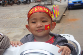 Trẻ em Gia Lai hóa trang rực rỡ cổ vũ đội tuyển U23 Việt Nam