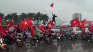 Video: Hàng vạn CĐV 'nhuộm đỏ' sân Mỹ Đình, tiếp lửa cho U23 VN