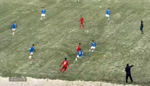 Lo ngại U23 Việt Nam, giữa hiệp U23 Uzbekistan phải đổi áo 'tàng hình'