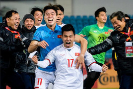 Mẹ Văn Thanh xót xa khi nhìn con ngã trong tuyết lạnh