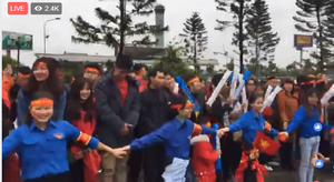 Trực tiếp: Người hâm mộ đón tuyển U23 Việt Nam tại sân bay Nội Bài