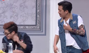 Trường Giang thẳng tay đánh Bùi Anh Tuấn trên sân khấu