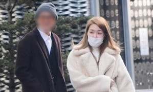 Tiffany (SNSD) hẹn hò thành viên ban nhạc FM?